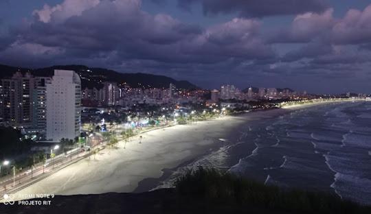 Apto Amplo, Confortavel, Bem Localizado, Asturias Гуаружа Экстерьер фото